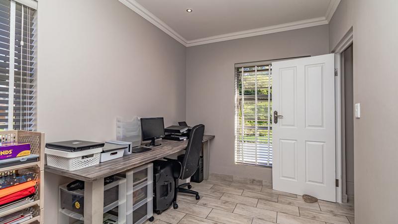 6 Bedroom Property for Sale in Outeniqua Strand Western Cape